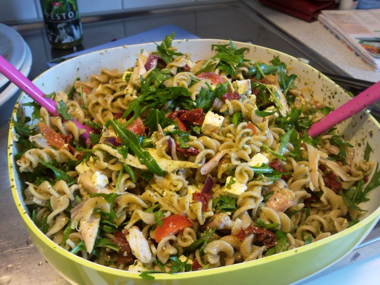 pastasallad med pesto och kyckling pastasallad med pesto och kyckling
